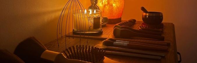 ASMR masszázs tanfolyam relaxációs technikákkal ASMR masszázs tanfolyam eszközei nyugtató wellness környezetben